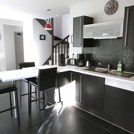 Maison 5 Pieces 8 Personnes Avec Jardin Clos A Proximite De La - Erell Villa *